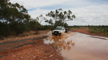 Straße in Australien, während der Fahrt zu den Opalfeldern
