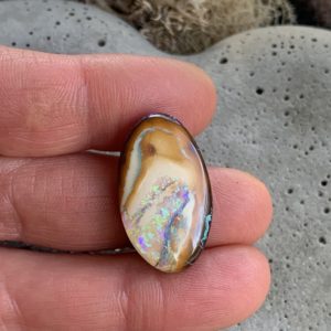 Karamellfarbener Opal aus Australien