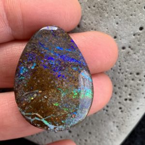 Farbiger Matrix Opal aus Australien