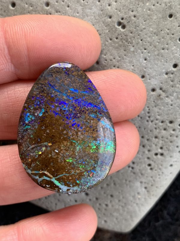 Farbiger Matrix Opal aus Australien