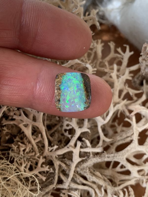Intensiv Leuchtender Opal aus Australien