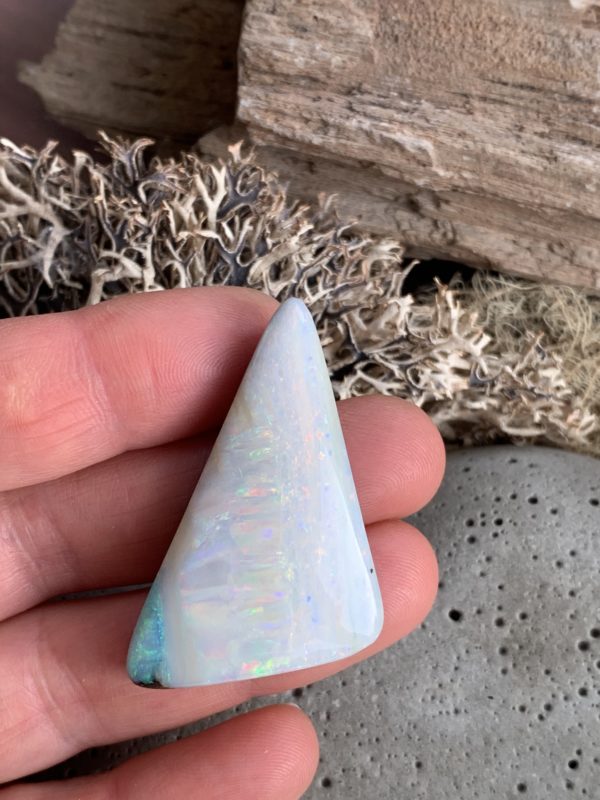 Milchiger Boulder Opal