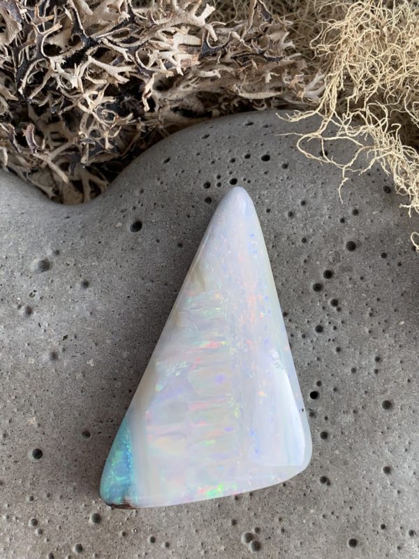 Milchiger Boulder Opal