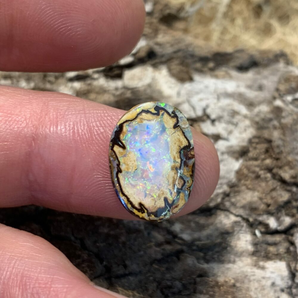 Spannend Gezeichneter Boulder Opal
