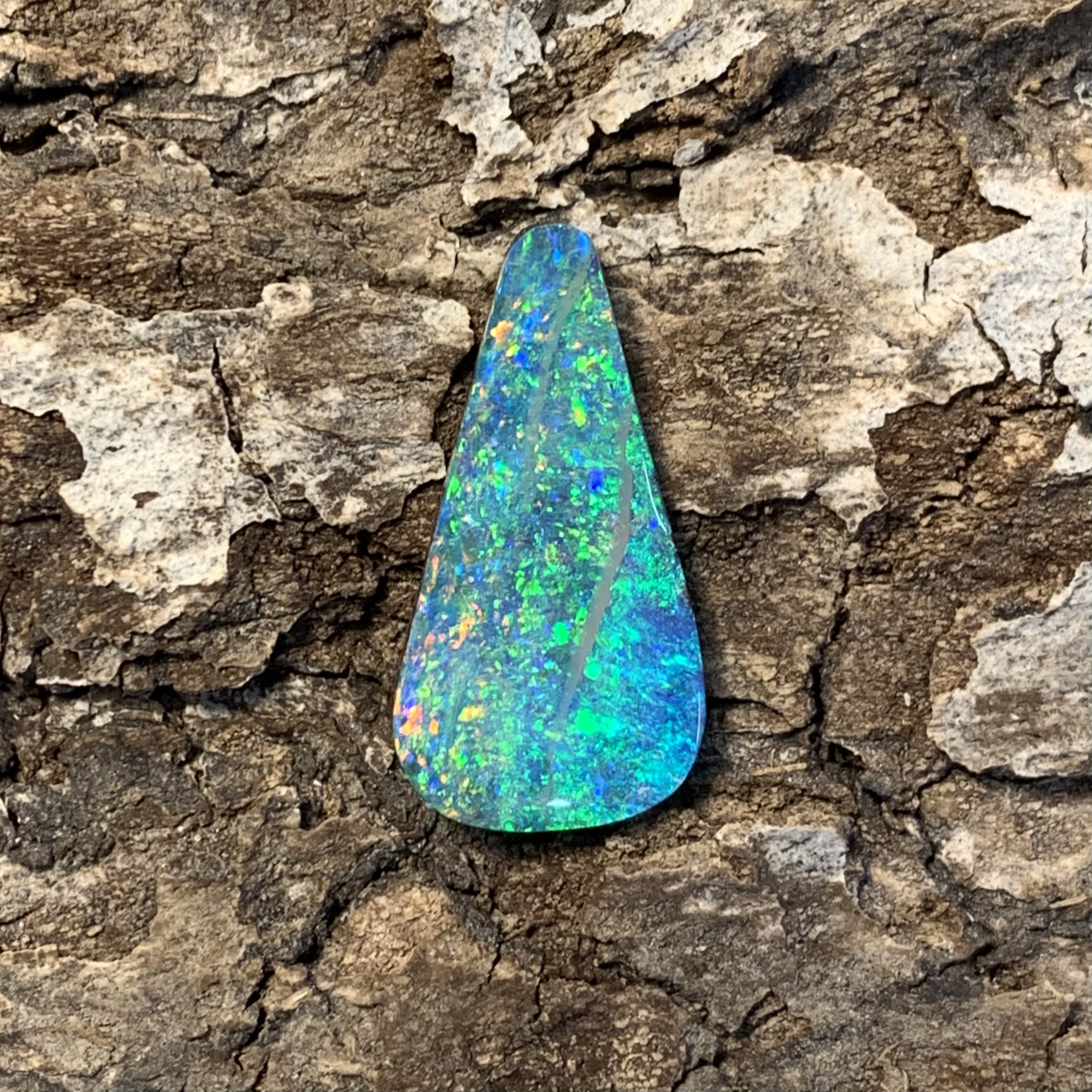 Traumhafter und intensiver Boulder Opal