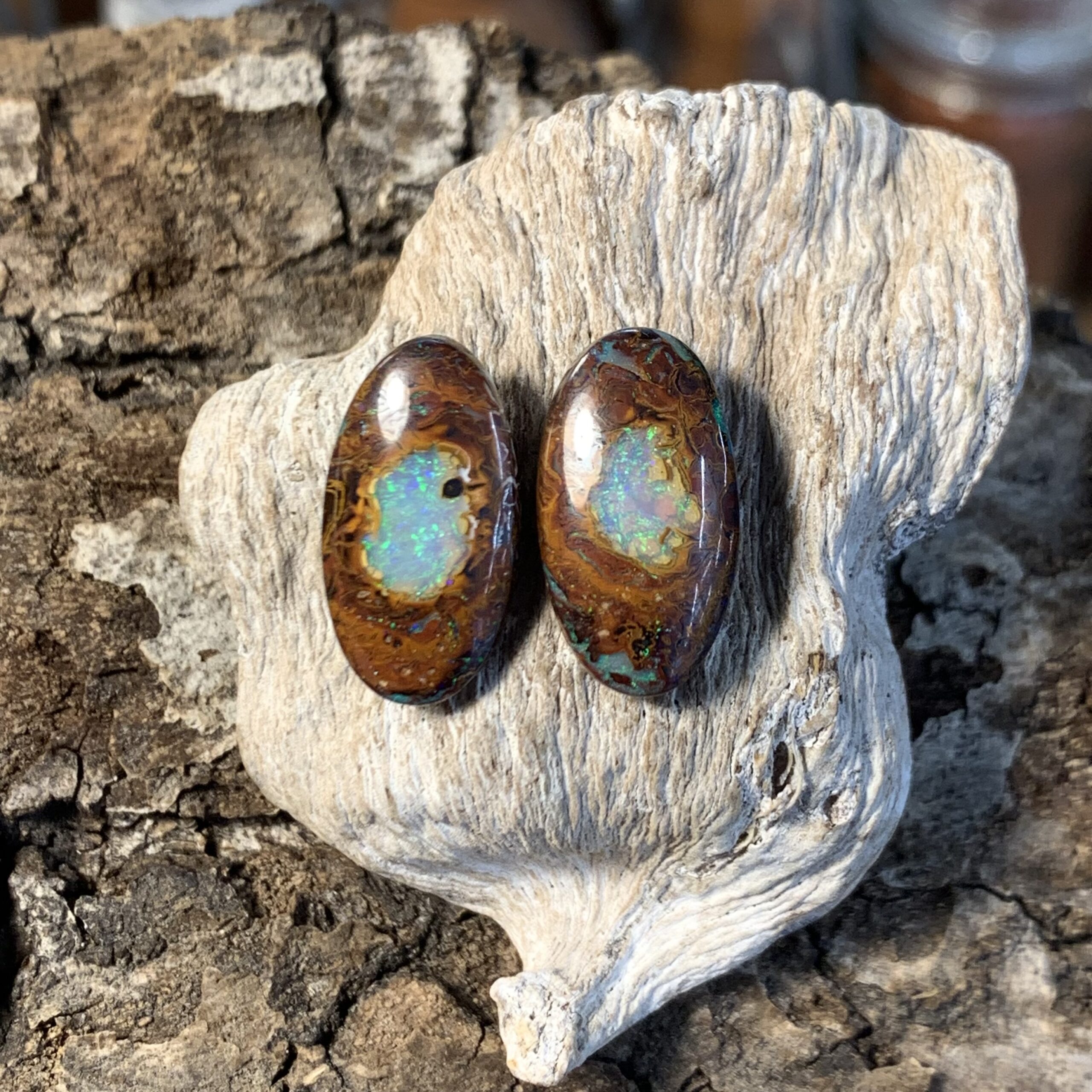 Geheimnisvolles Opal Paar